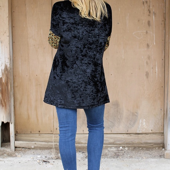 😻NWT Plus Velvet Leopard Print Top😻 - Picture 3 of 5